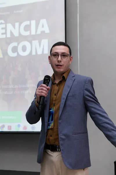 Transparência brasileira com IA, no telão